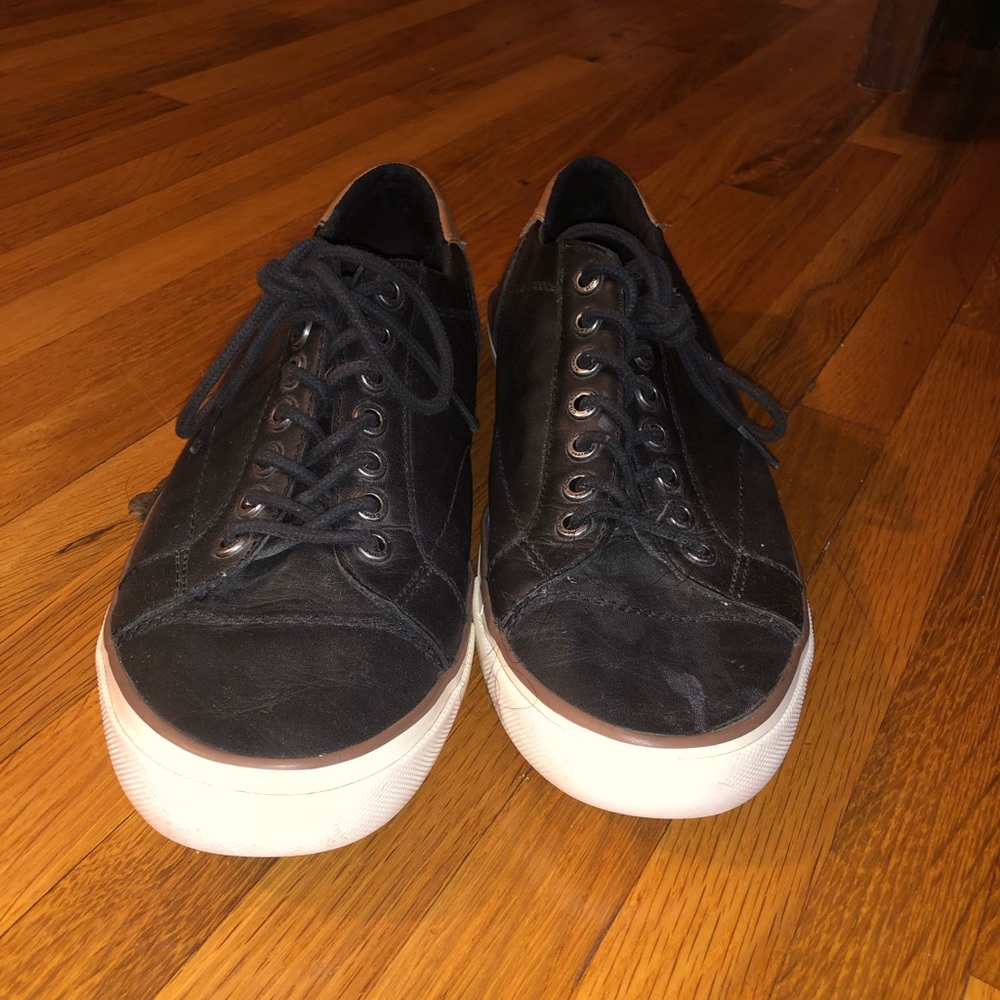 A pair of coach leather sneakers - Picture 2 of 4